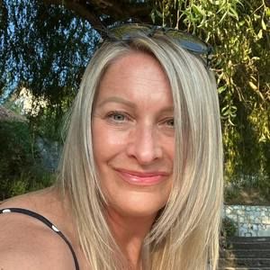 Meet your Posher, Lara